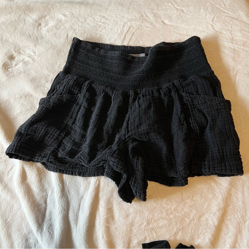 Anthropologie Black Smocked Waist Gauzy Women Shorts with pockets Size L